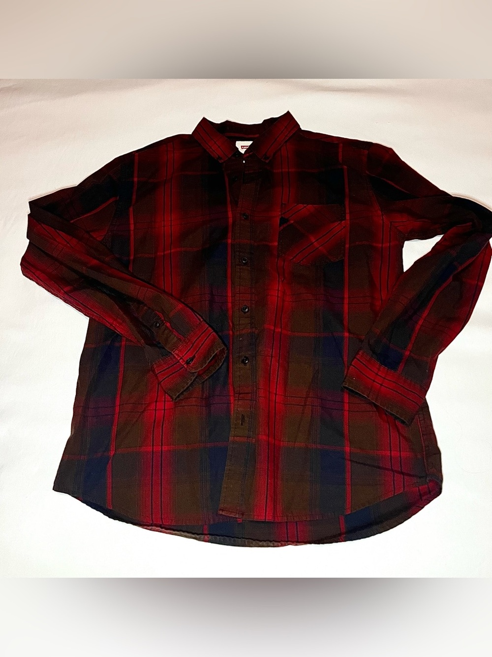 Classic Plaid Levi's Button-Down Shirt